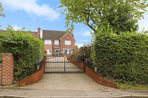 The Hill, Chesterfield S44 3 bed detached house for sale