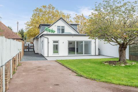 Green Lane, Surrey KT16 4 bed detached house for sale