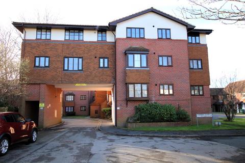 Fishers Court, Horsham 2 bed flat for sale