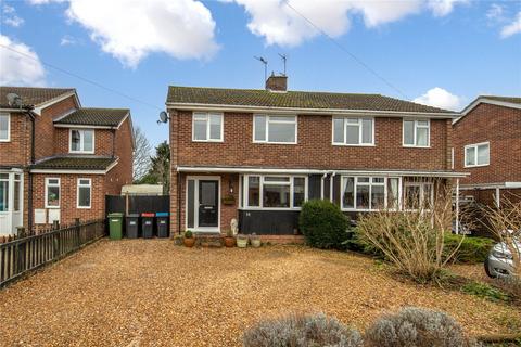 Lakes Lane, Newport Pagnell... 3 bed semi