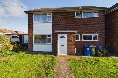 Larkswood Road, Corringham, SS17 2 bed flat for sale