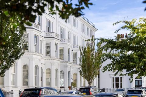 Strathmore Gardens, London, W8 1 bed flat for sale