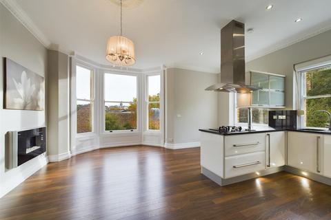 The Crescent, Scarborough YO11 2 bed apartment for sale