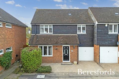 Dovedale Close, Ramsden Heath, CM11 4 bed semi