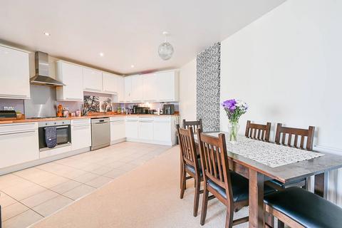Ealing Road, Brentford, TW8 2 bed flat for sale