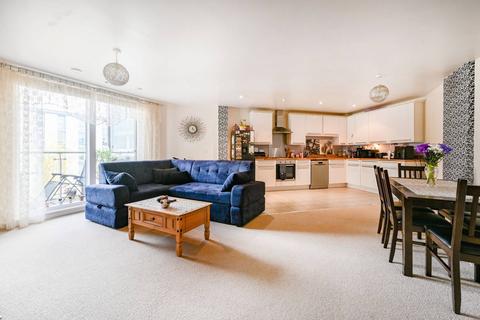 Ealing Road, Brentford, TW8 2 bed flat for sale