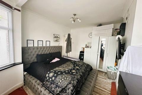 HIGH ROAD, CHADWELL HEATH RM6 2 bed flat for sale