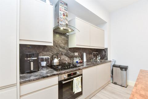 London Road, East Grinstead, West Sussex 2 bed apartment for sale