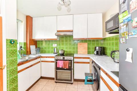 Welland Road, Tonbridge, Kent 2 bed maisonette for sale