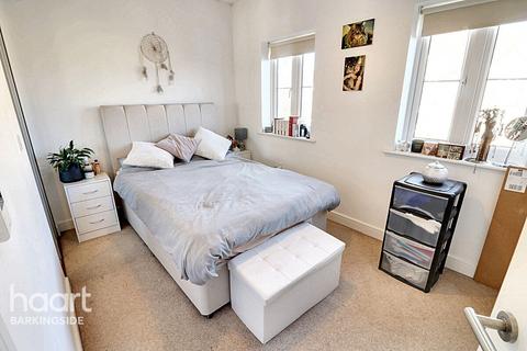 5 Allerton Grove, Chigwell 1 bed apartment for sale