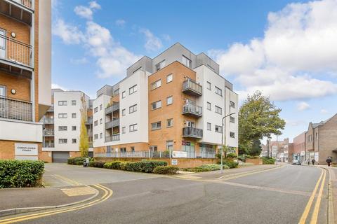 Sovereign Way, Tonbridge, Kent 2 bed flat for sale