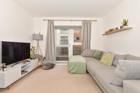 Sovereign Way, Tonbridge, Kent 2 bed flat for sale