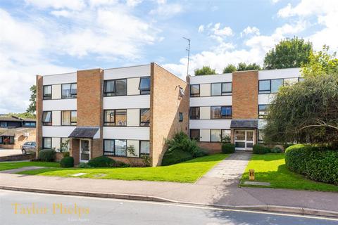 Maltings Court, Ware SG12 2 bed apartment for sale