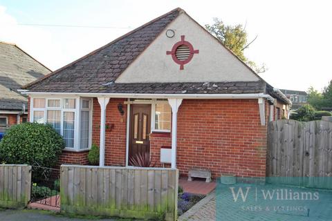 Kings Road, Binstead 3 bed detached bungalow for sale