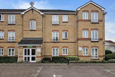 Dominion Close, Hounslow TW3 2 bed flat for sale