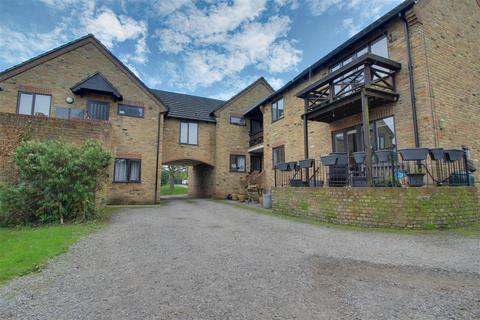 The Nap, Kings Langley 2 bed maisonette for sale