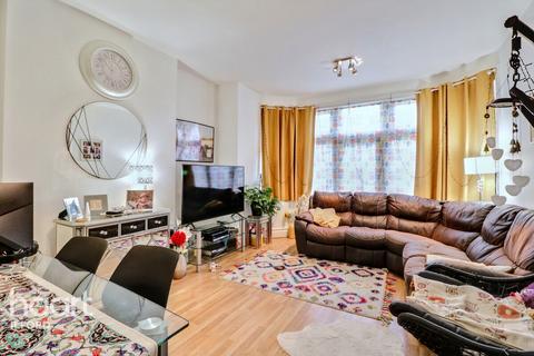 Cranbrook Road, Ilford 2 bed apartment for sale