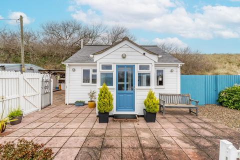 1 bedroom detached bungalow for sale