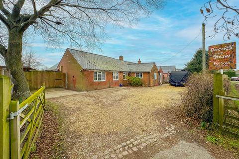 Kennett Cottages, Kennett, Newmarket... 4 bed bungalow for sale