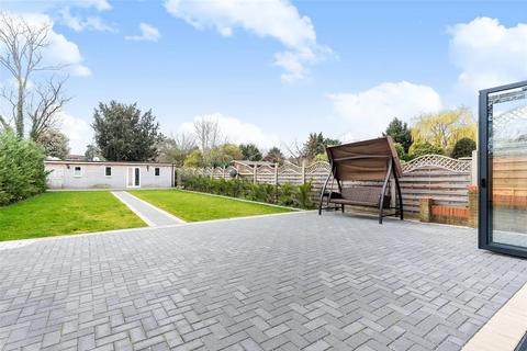 Queens Walk, Kingsbury, NW9 5 bed semi