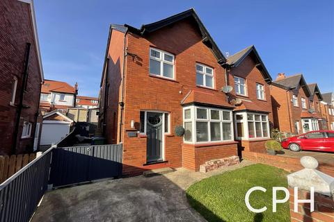 Peasholm Gardens, Scarborough 3 bed house for sale