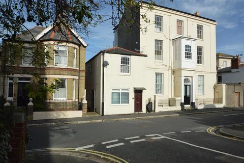 SPENCER ROAD, RYDE 1 bed flat for sale