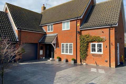 Stowmarket IP14 6 bed detached house for sale