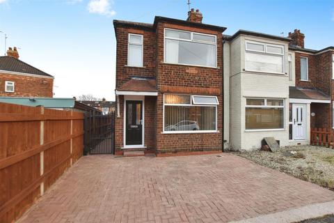 Linkfield Road, Hull 3 bed end of terrace house for sale