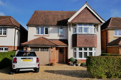 Cherhill Way, Calne 4 bed detached house for sale