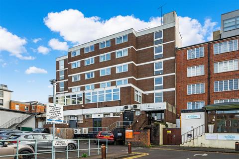 Eastgate Gardens, Guildford 1 bed flat for sale