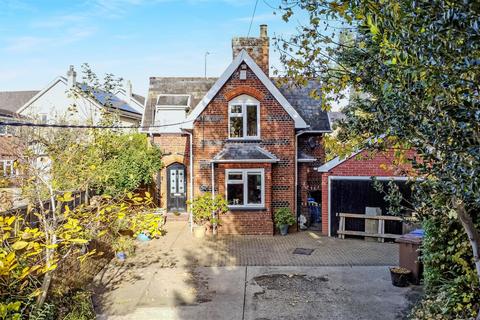 Newton Road, Sudbury 3 bed detached house for sale