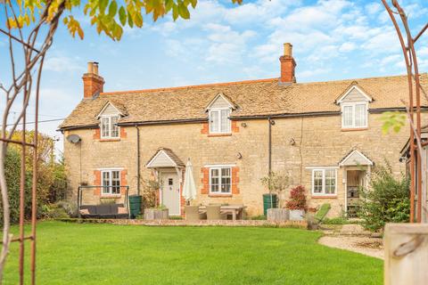 Wootton Woodstock, Oxfordshire, OX20 1ER 3 bed cottage for sale
