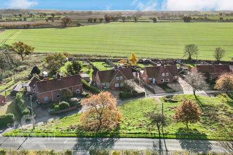 West View, Poringland, Norwich 4 bed semi