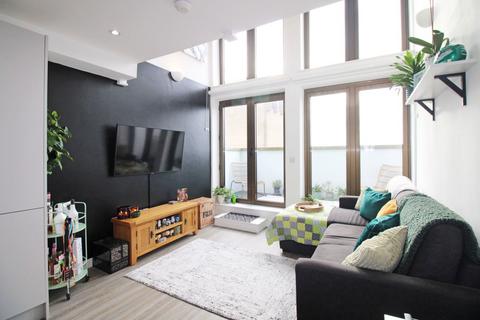 Derngate Lofts, Northampton, NN1 1 bed flat for sale