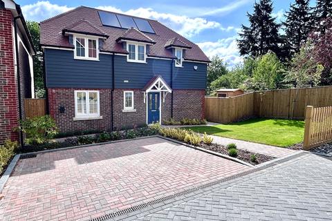 Kipling Close, Crowborough 3 bed detached house for sale