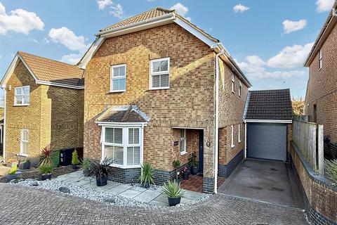 Chiltern Close, Eastbourne 4 bed detached house for sale