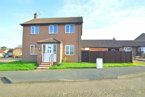 IDEAL FAMILY HOME * LAKE 4 bed detached house for sale