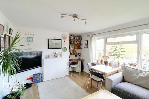 Balfour Grove, London 2 bed maisonette for sale