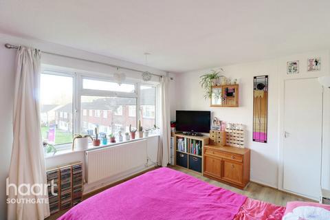 Balfour Grove, London 2 bed maisonette for sale
