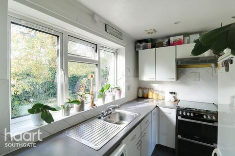 Balfour Grove, London 2 bed maisonette for sale