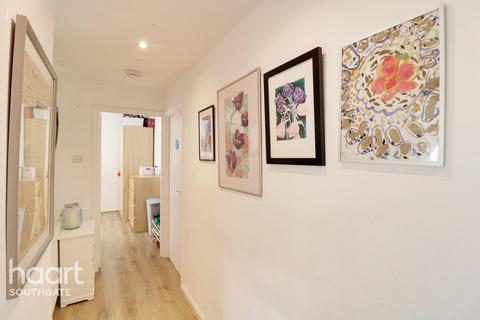 Balfour Grove, London 2 bed maisonette for sale