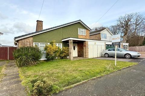 Stirling Avenue, Hampshire PO7 4 bed link detached house for sale