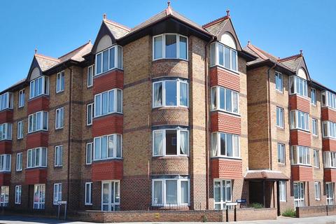 Oakland Court, Herne Bay, CT6 5RL 2 bed flat for sale