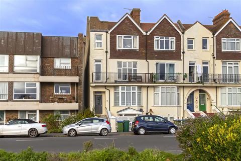 South Terrace, Littlehampton 2 bed flat for sale