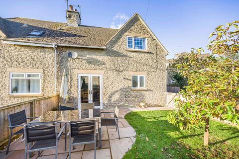 Lowfield Road, Tetbury... 3 bed semi