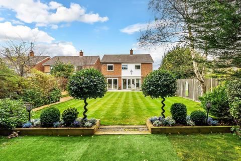 Woodgavil, Banstead SM7 4 bed detached house for sale