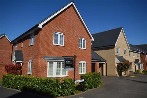 Larns Walk, Braintree, CM7 4 bed link detached house for sale