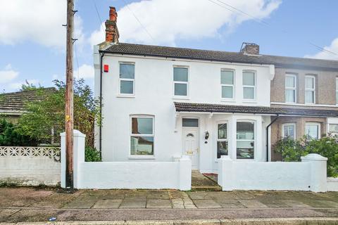 Fitzroy Avenue, Ramsgate CT12 5 bed semi
