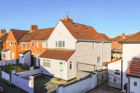 Carisbrooke Road, Bristol 2 bed end of terrace house for sale