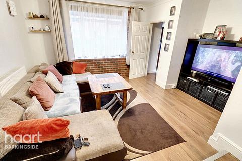 Peregrine Road, Hainault 3 bed end of terrace house for sale